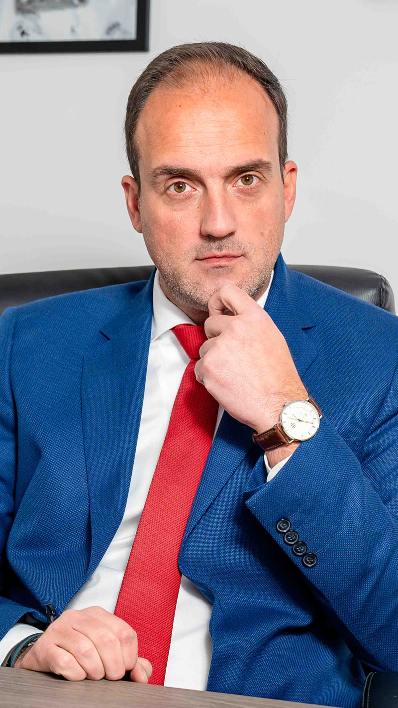 https://credora.ro/wp-content/uploads/2025/12/EMV02949.png